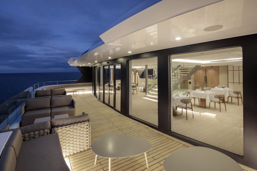 Aperitive Lounge 6 - Hermes Galapagos Mega Catamaran