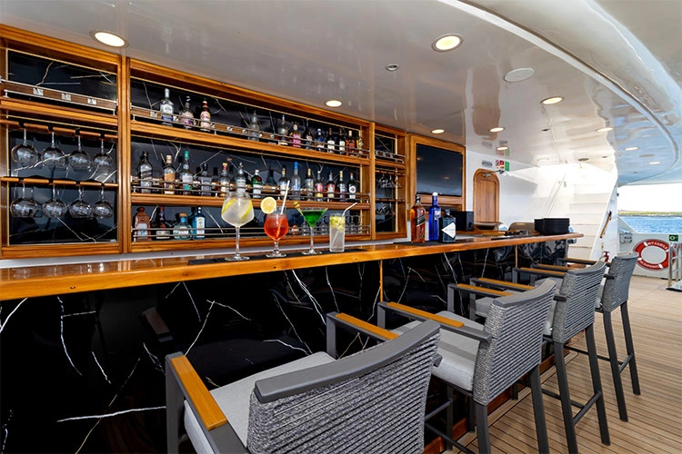 galapagos-horizon-bar