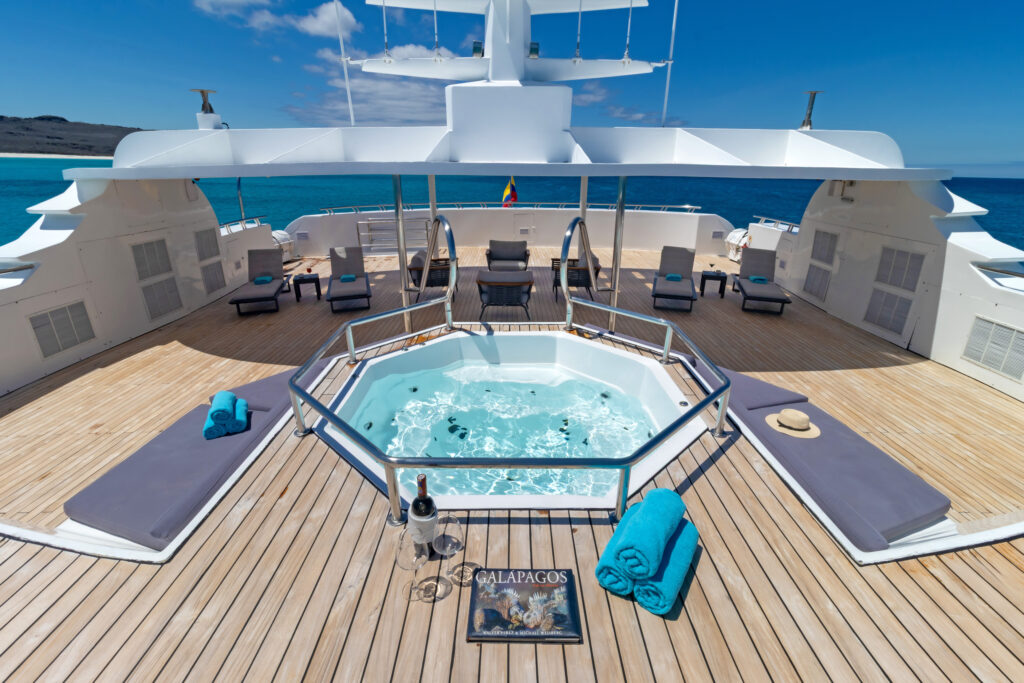 galapagos-horizon-sundeck1
