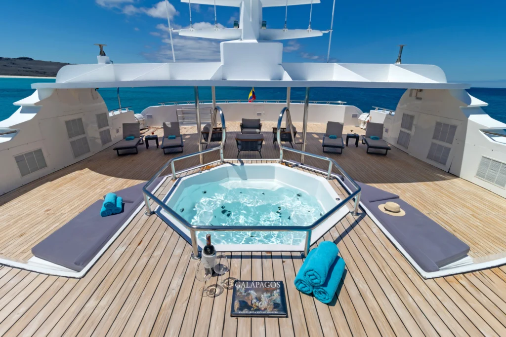 galapagos-horizon-sundeck1